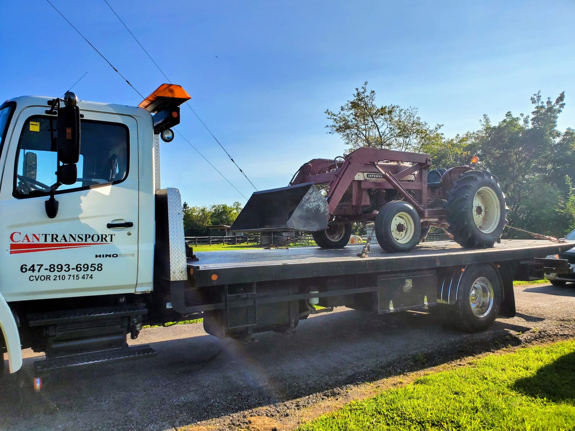 International tractor on CANTRANSPORT flatbed